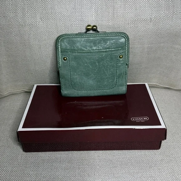 Coach Legacy Juniper -Green- Vachetta Leather Kisslock French Frame Wallet - Picture 2 of 8